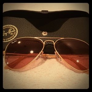 Ray Ban aviator sunglasses w/ case